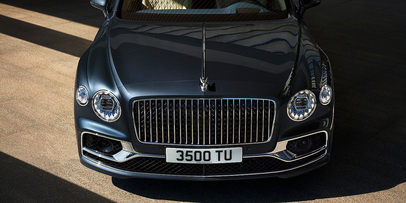 BENTLEY-NEW-FLYING-SPUR-PROFILE-WITH-METEOR-PAINT-STATIC-FRONT-BONNET-CLOSE-UP