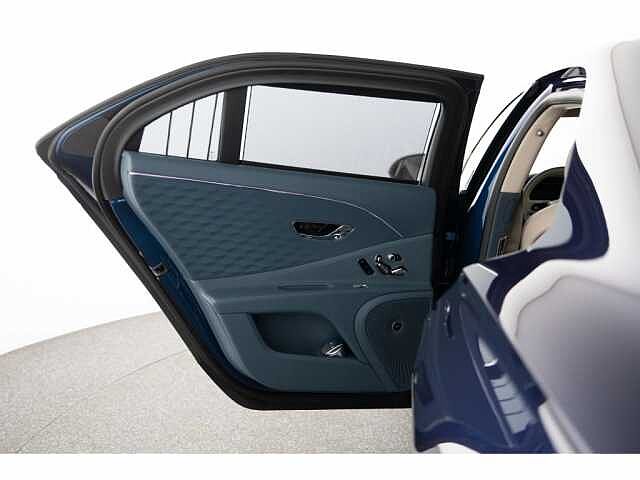 38:Bentley Flying Spur Mulliner V8 Hybrid, Saloon, Light Sapphire, Exclusive Cars Vertriebs GmbH