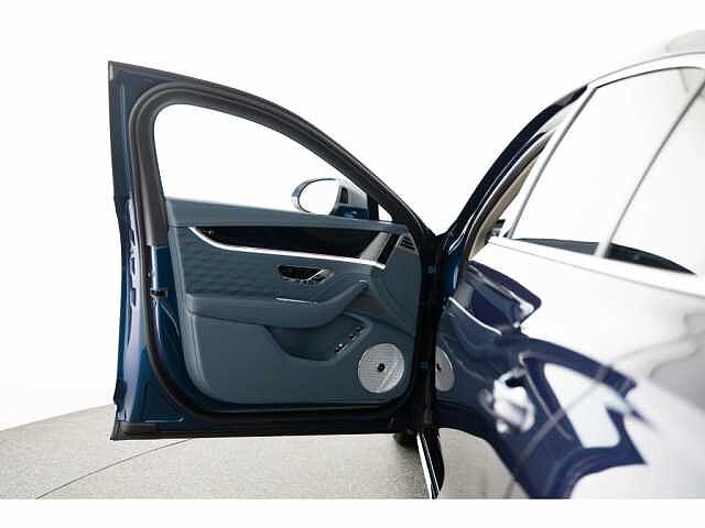 1:Bentley Flying Spur Mulliner V8 Hybrid, Saloon, Light Sapphire, Exclusive Cars Vertriebs GmbH